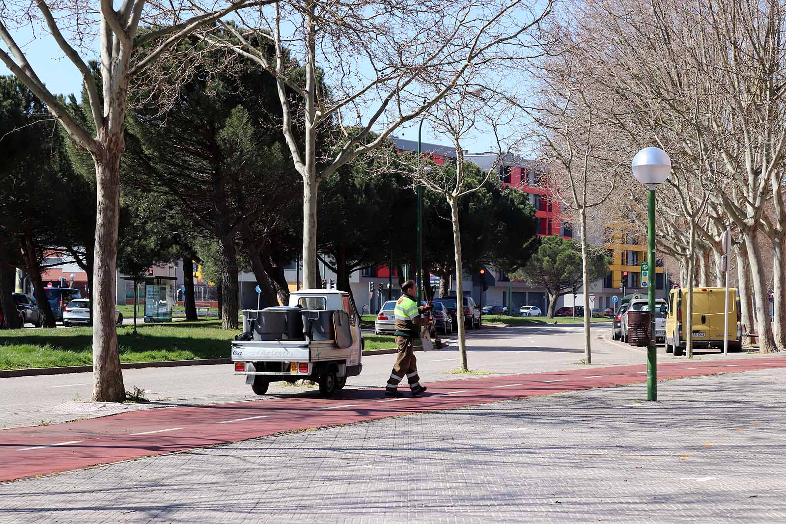 Fotos: Viernes de Dolores sin procesiones pero con colas en los supermercados