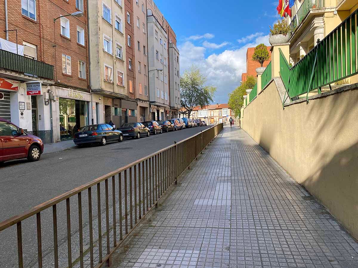 Barrios desiertos durante la tarde del Miércoles Santo.