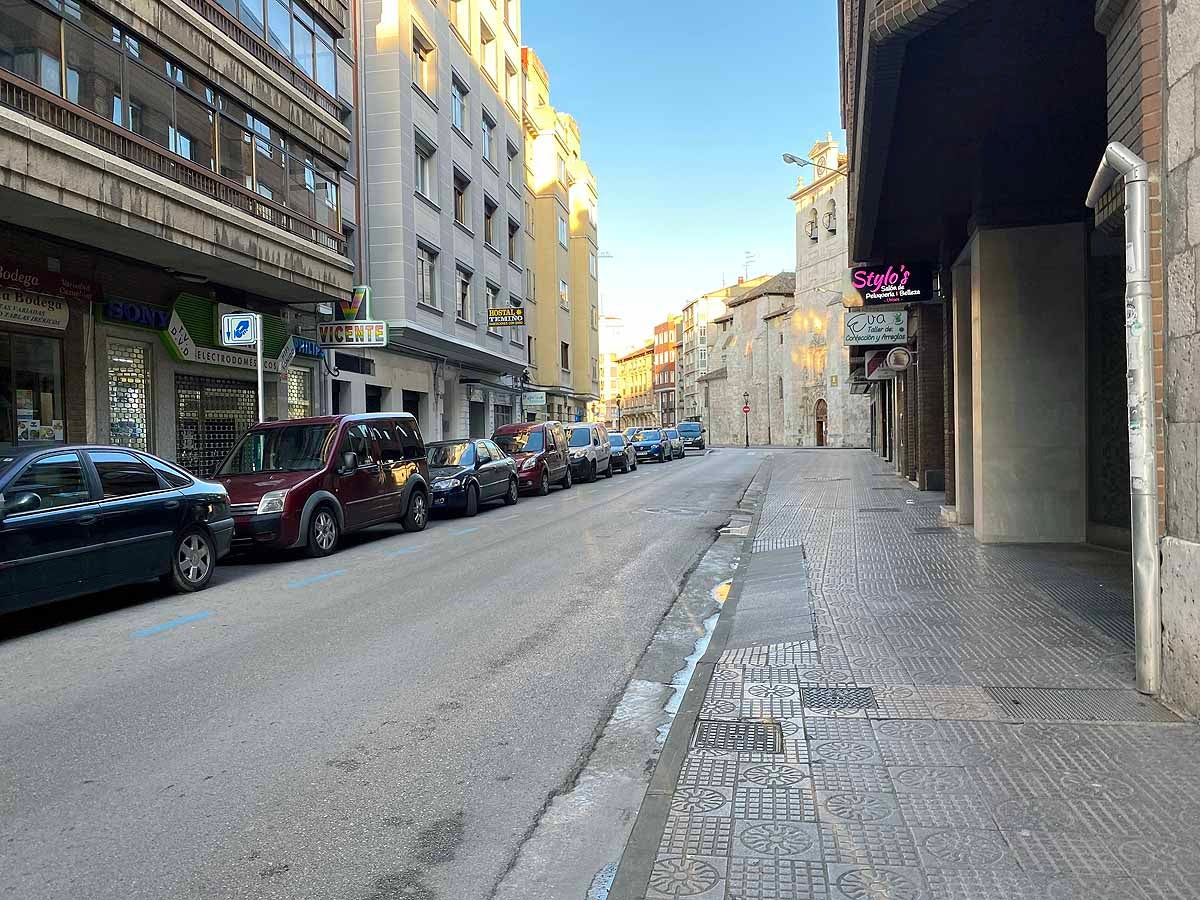 Barrios desiertos durante la tarde del Miércoles Santo.