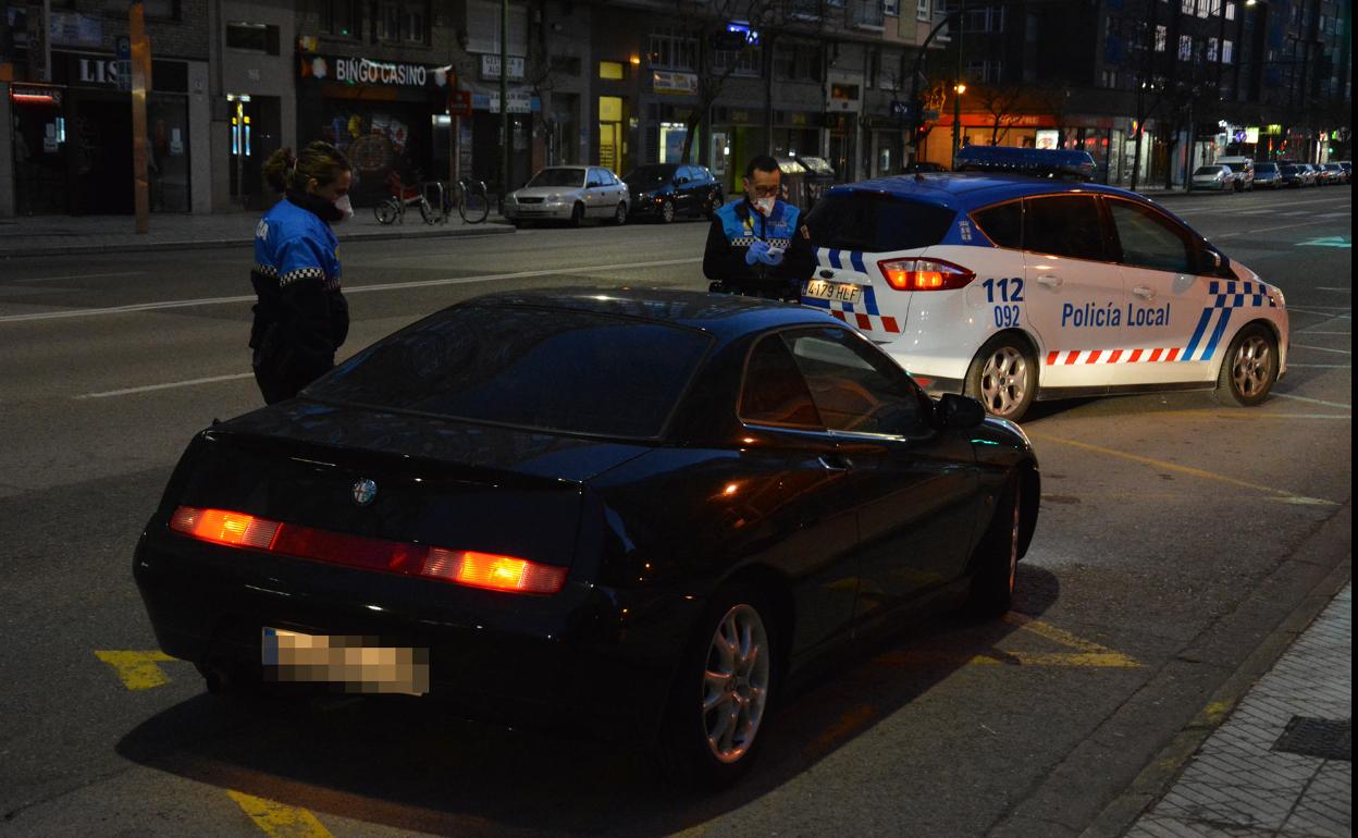 La Policía Local mantiene una vigilancia permanente de las calles. 