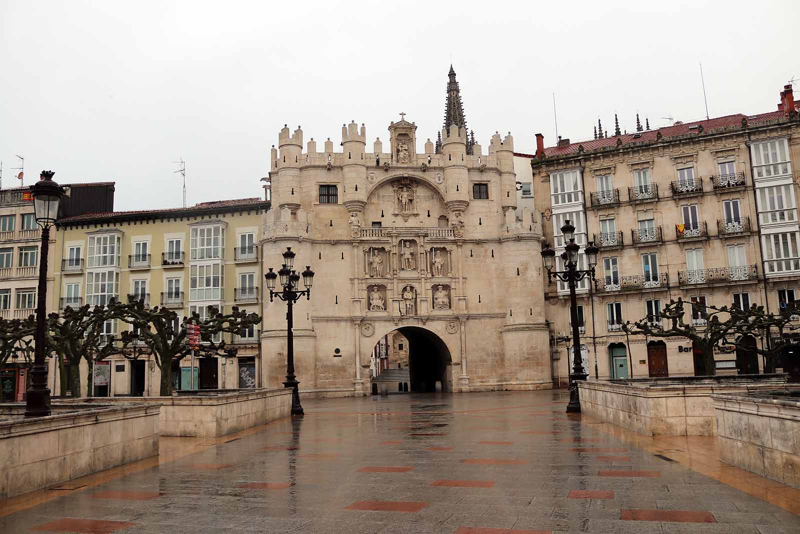 Fotos: Lluvia en un Jueves Santo atípico