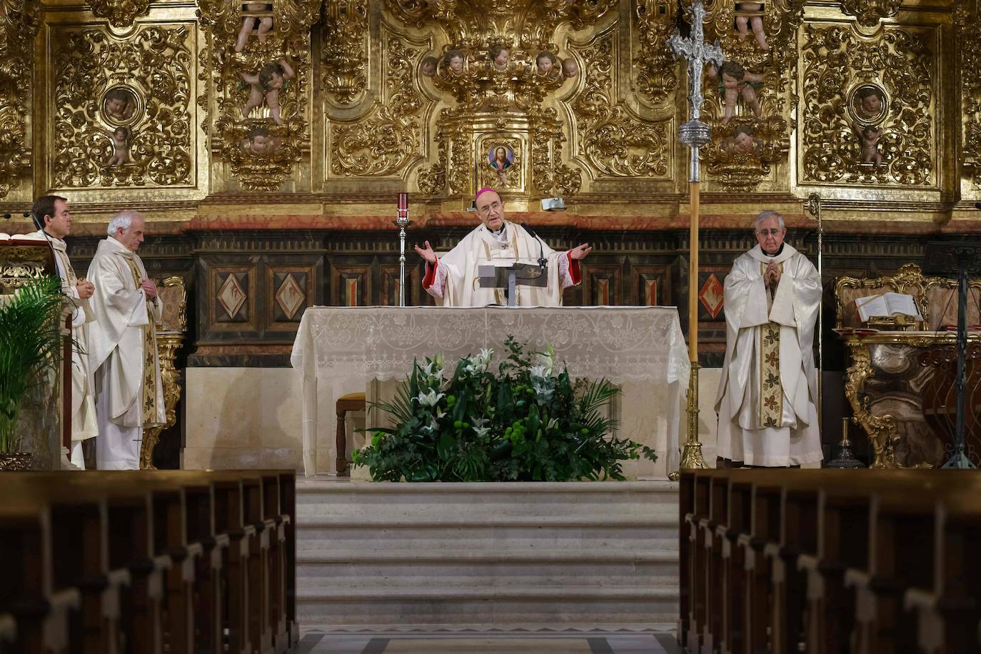 Fotos: La Semana Santa se celebra en soledad en los templos de Burgos