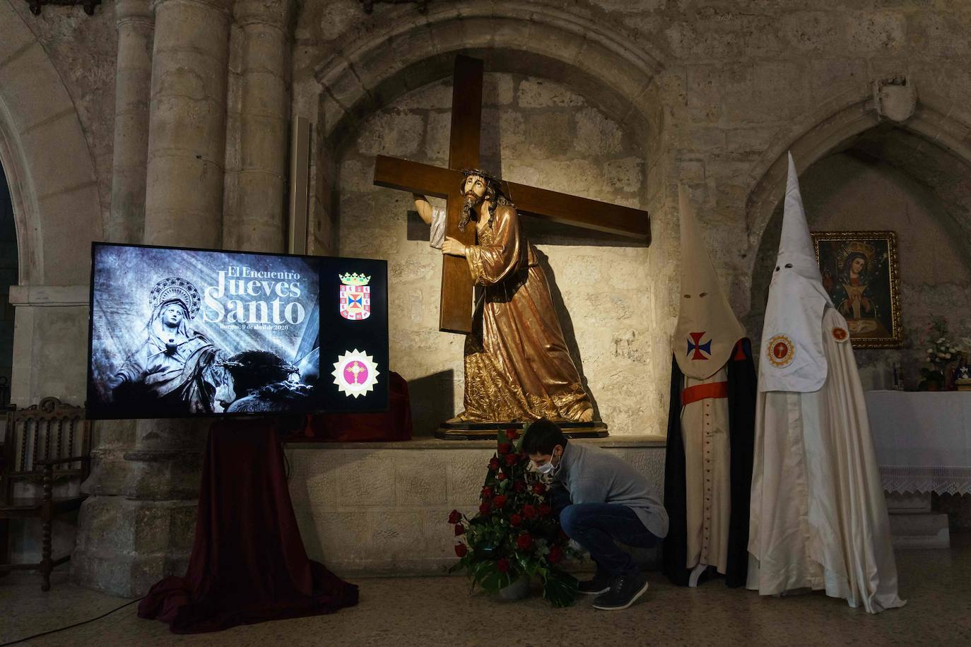 Fotos: La Semana Santa se celebra en soledad en los templos de Burgos