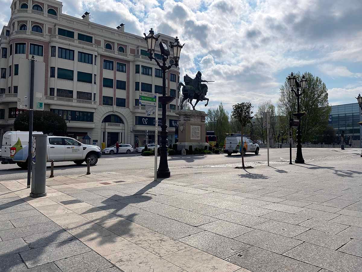 Este lunes se ha visto más peatones y más tráfico en la capital.