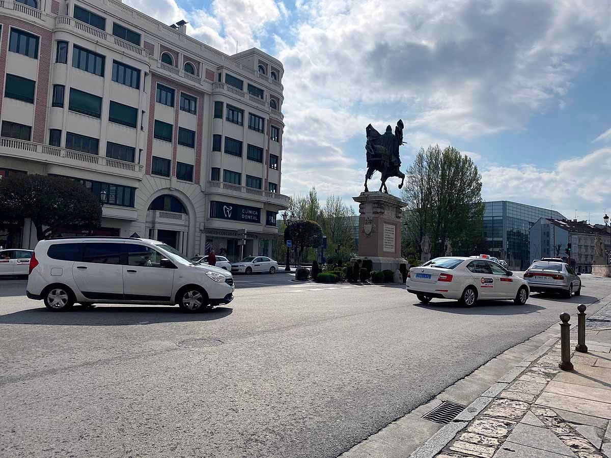 Este lunes se ha visto más peatones y más tráfico en la capital.