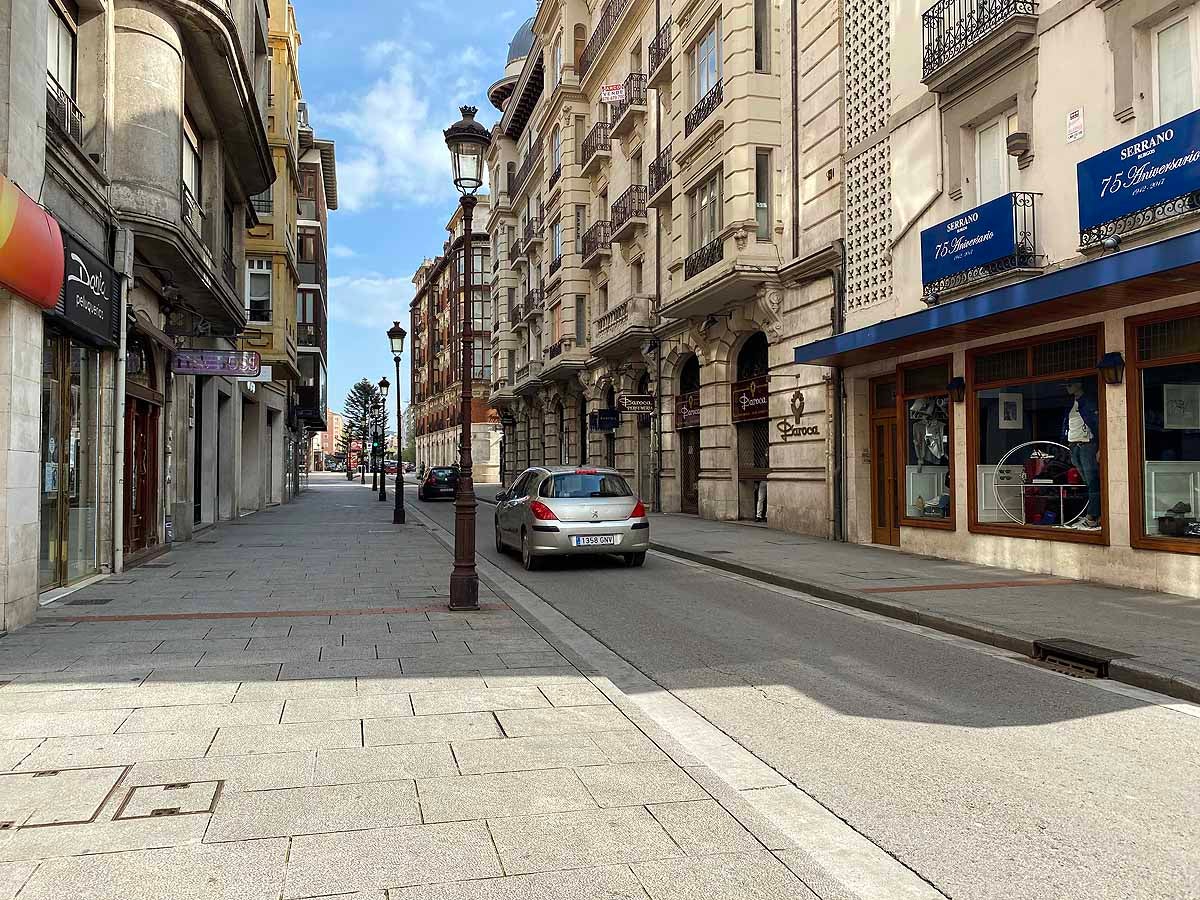 Este lunes se ha visto más peatones y más tráfico en la capital.