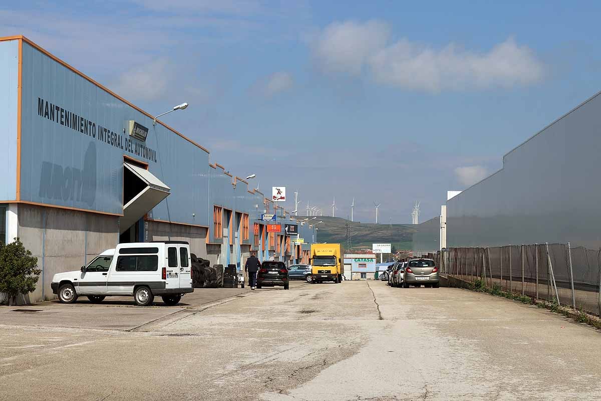 En el polígono de Villalonquéjar entre un 20 y un 20 por ciento de las empresas ha retomado la actividad | En el polígono de Gamonal, más orientado a la actividad comercial, se ha notado menos la reducción de las restricciones. 