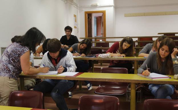 La consejera de Educación plantea que el curso universitario comience en octubre