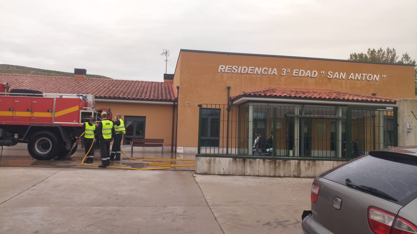 La UME se ha repartido por la provincia para realizar tareas de desinfección y el Ejército de Tierra sigue con las labores de información y patrullaje.