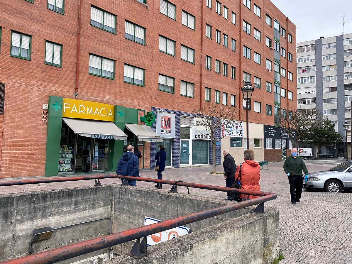 Los tiempos de espera en las tiendas de alimentación volvían a ser muy largos este jueves .