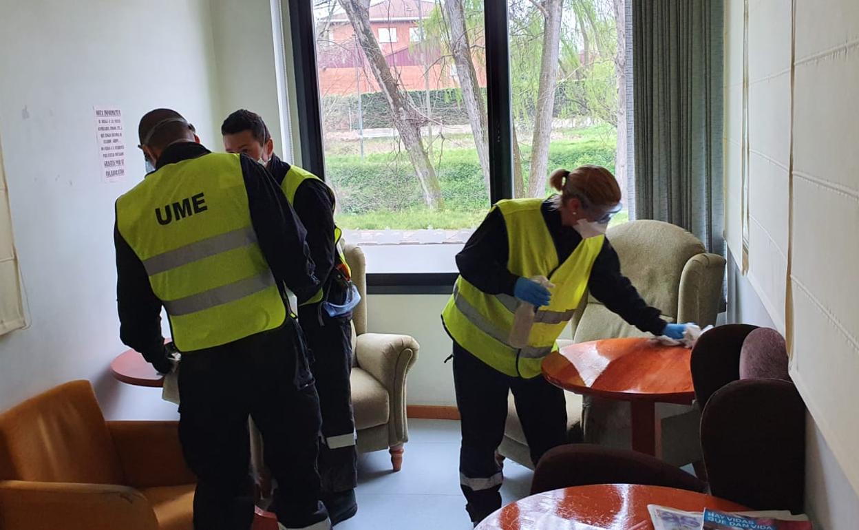 La UME desinfectó días atrás la residencia. 