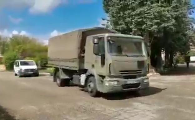 La máquina para fabricar mascarillas ha llegado a la farmacia militar de Burgos