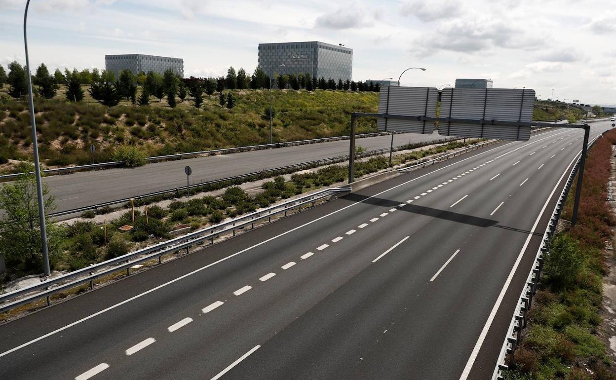 La carretera de circunvalación M-50 de Madrid el pasado lunes, una vía habitualmente transitada por decenas de miles de vehículos al día.