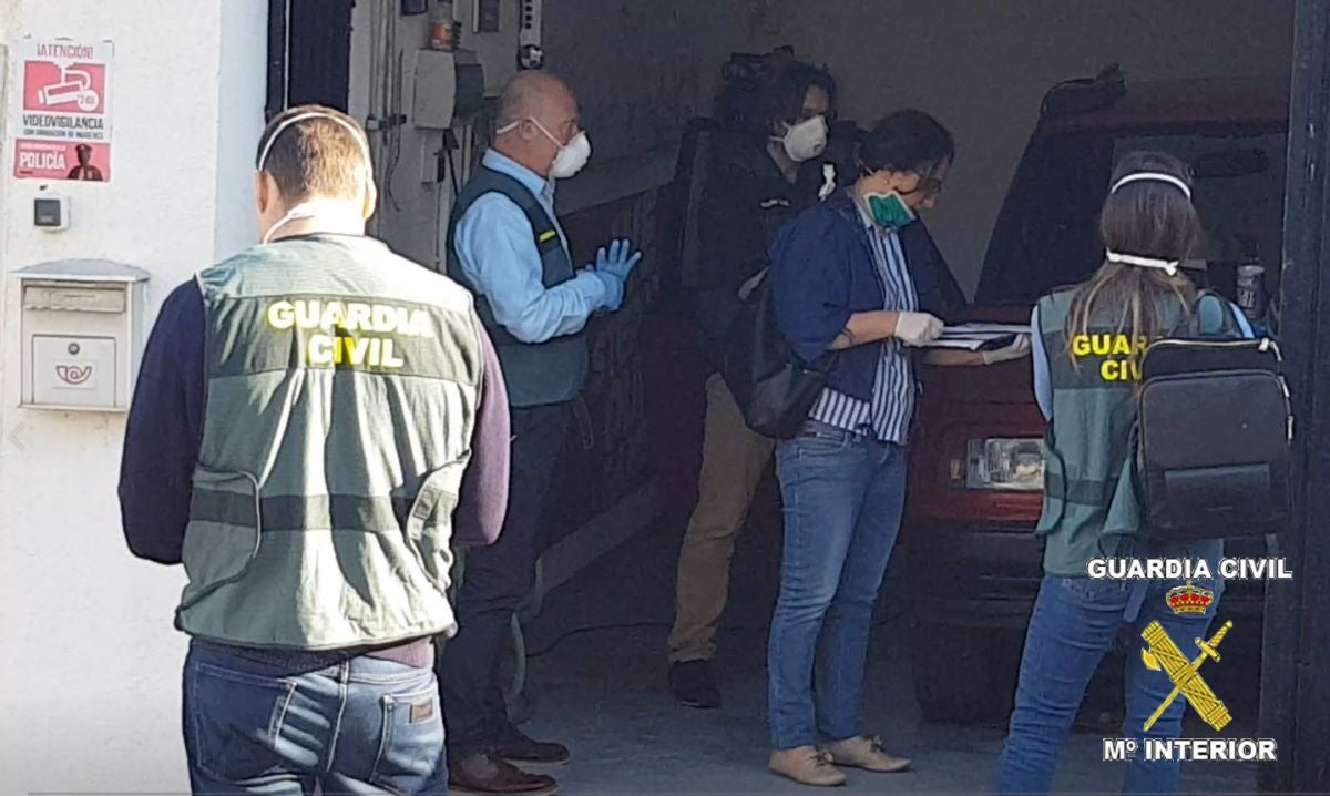 Fotos: Detenido en Vigo por estafar con la venta de mascarillas