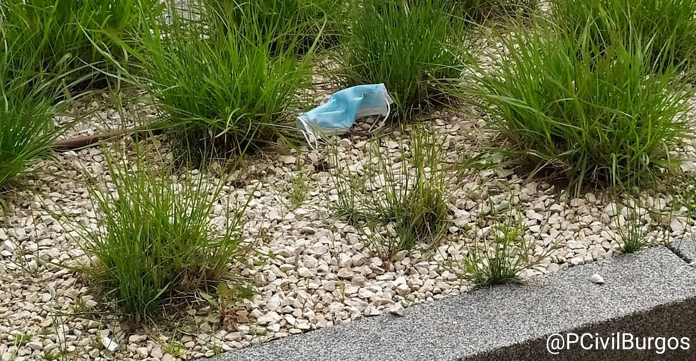 Mascarilla en un parque de Burgos. 