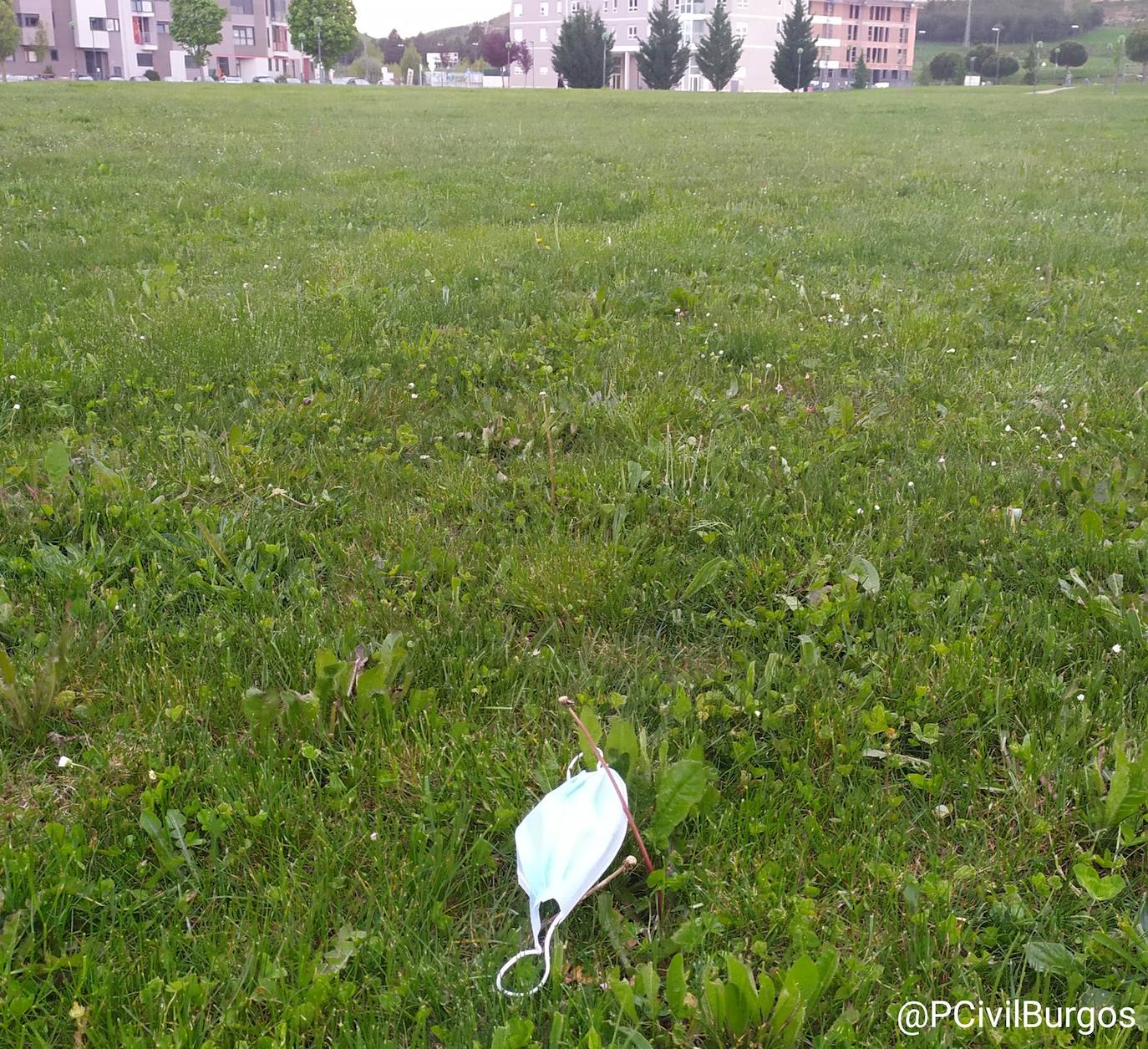 Mascarilla en un parque de Burgos. 