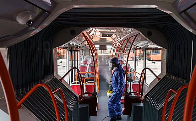 Burgos recupera las frecuencias en los buses urbanos y reforzará la desinfección en la calle a partir del 4 de mayo