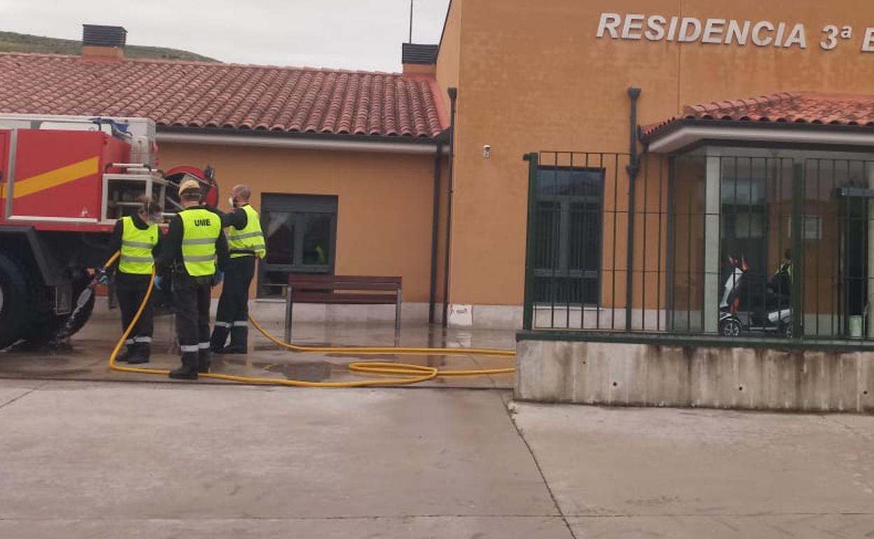 La UME ha realizado labores de desinfección en las residencias de Burgos