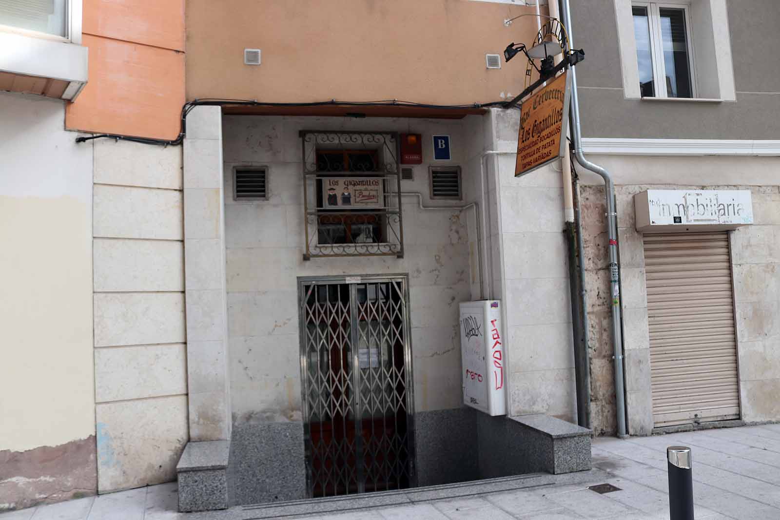 Fotos: La hostelería continúa con la persiana bajada