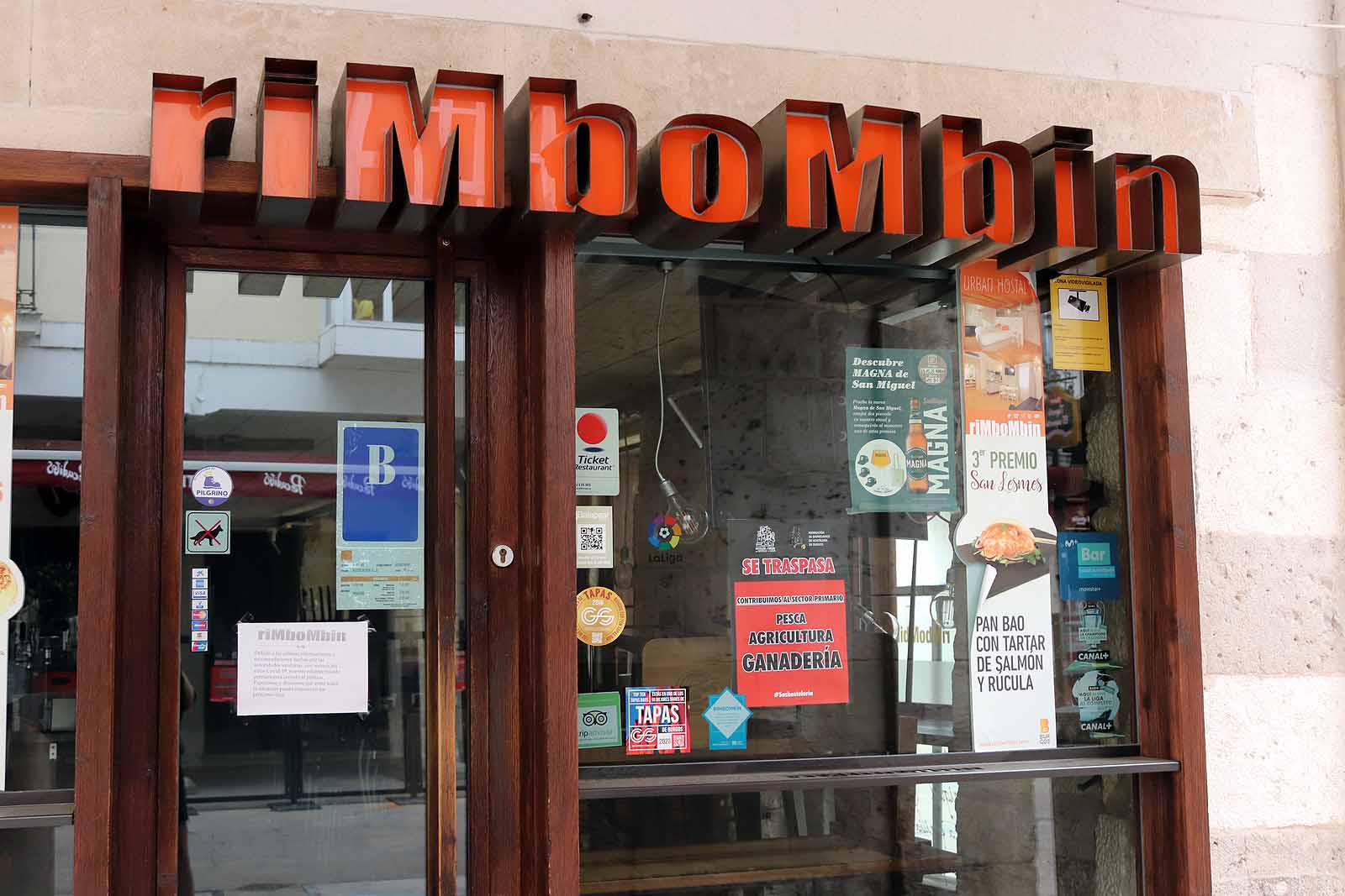 Fotos: La hostelería continúa con la persiana bajada