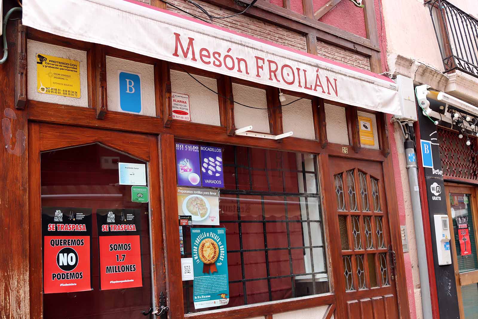 Fotos: La hostelería continúa con la persiana bajada