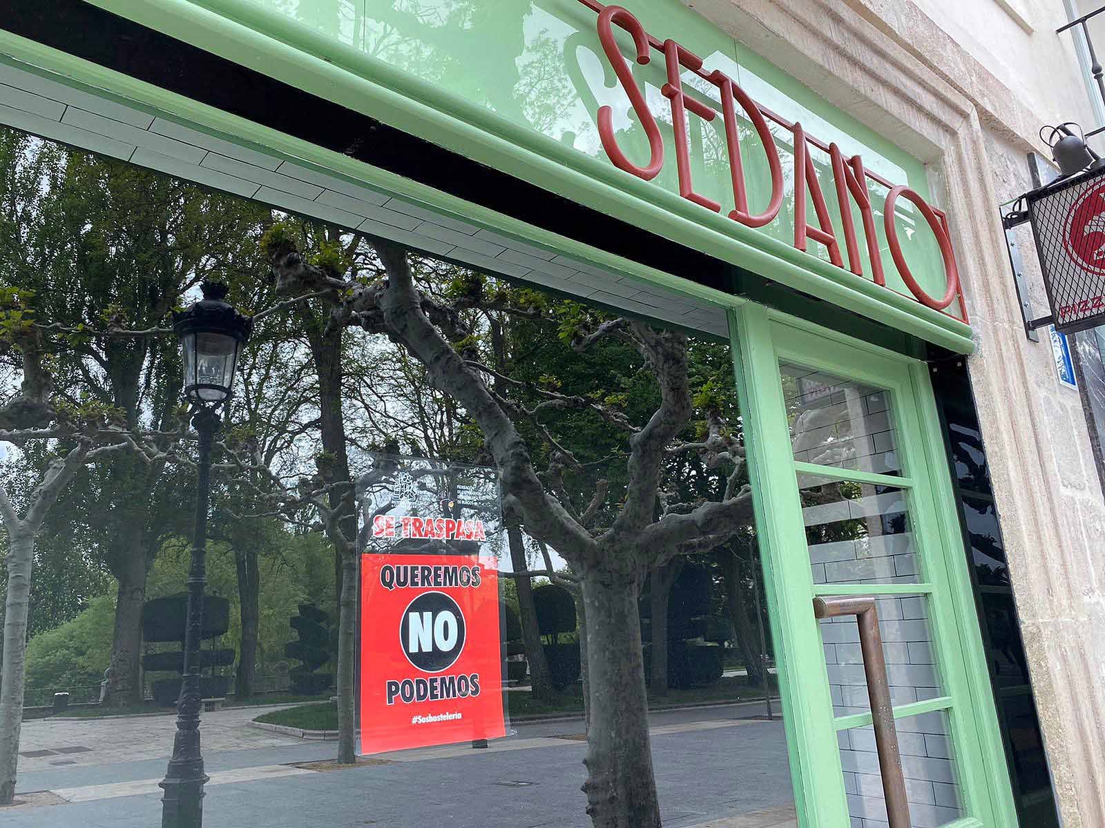 Fotos: La hostelería continúa con la persiana bajada