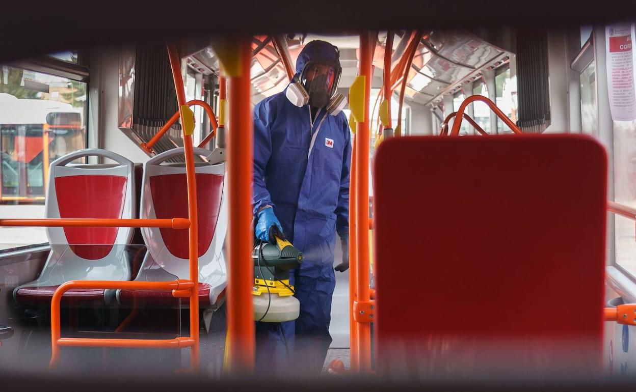 Los autobuses urbanos de Burgos realizan desinfecciones periódicas durante la covid-19