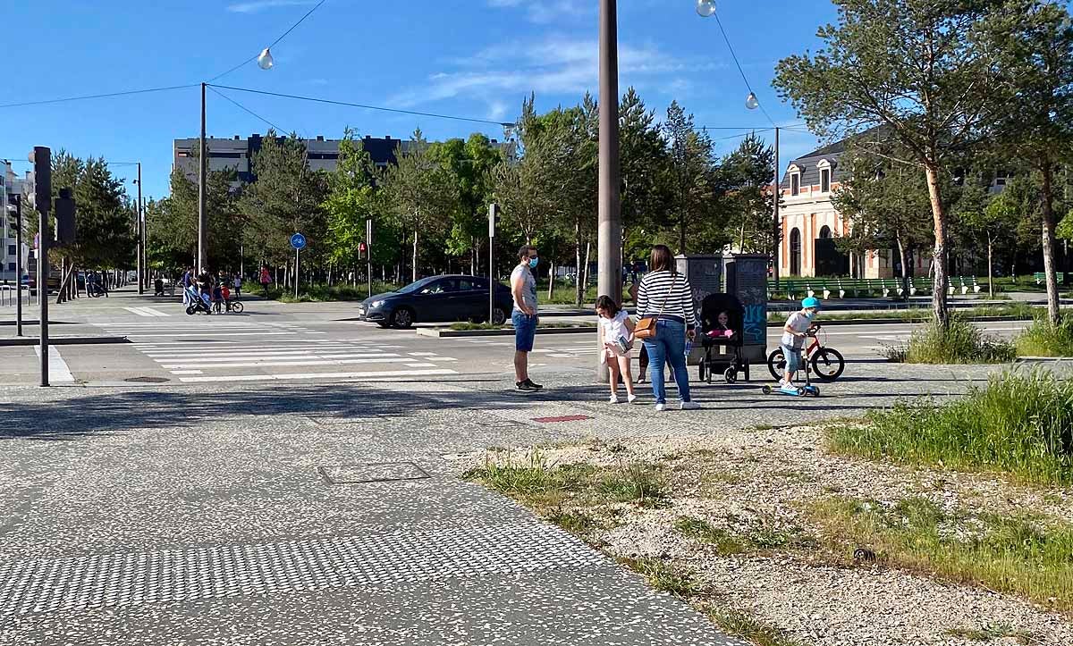 Fotos: Los parques y zonas verdes de Burgos se llenan cada tarde