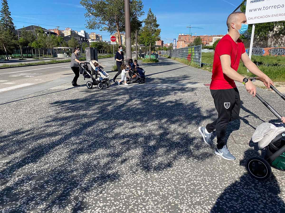 Fotos: Los parques y zonas verdes de Burgos se llenan cada tarde