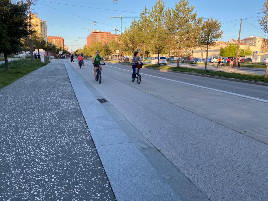 Fotos: Los parques y zonas verdes de Burgos se llenan cada tarde