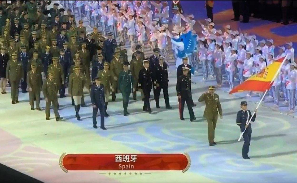 Delegación española desfilando en los Juegos Militares Mundiales de Wuhan (China).