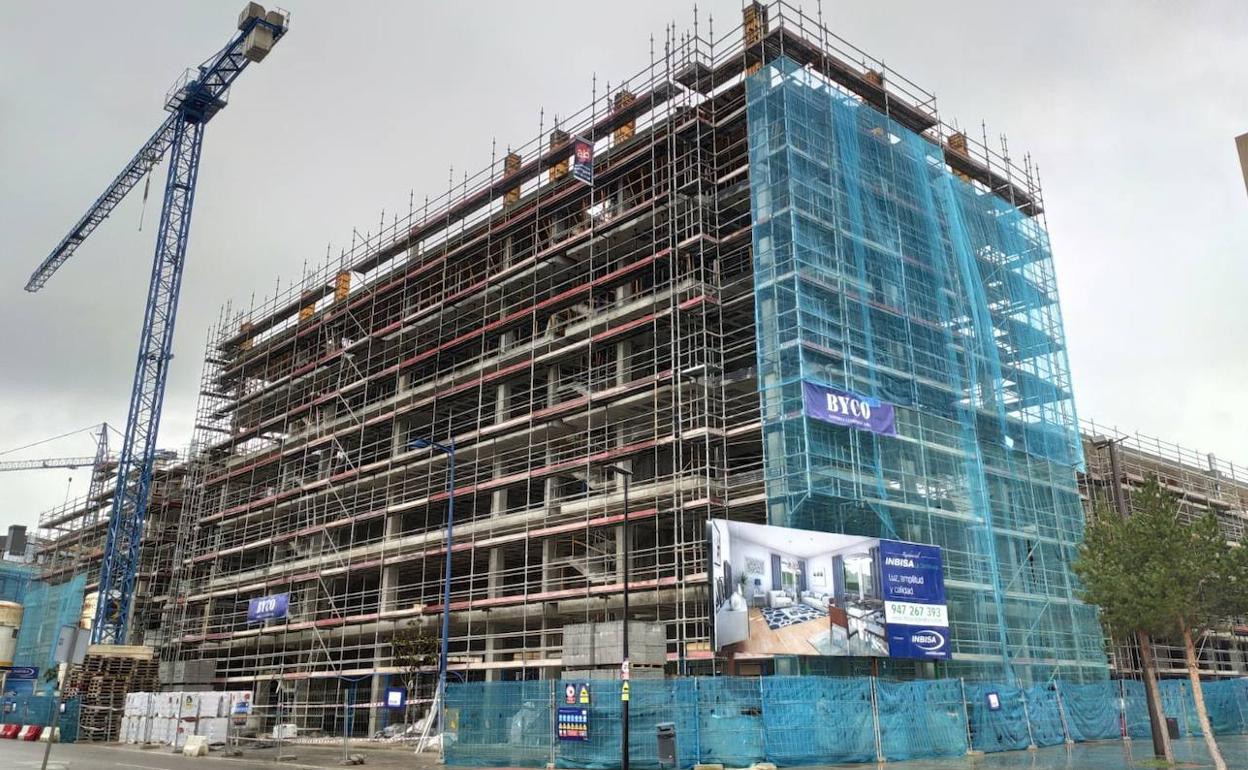 Estado del edificio en febrero, cuando se paralizaron las obras. 