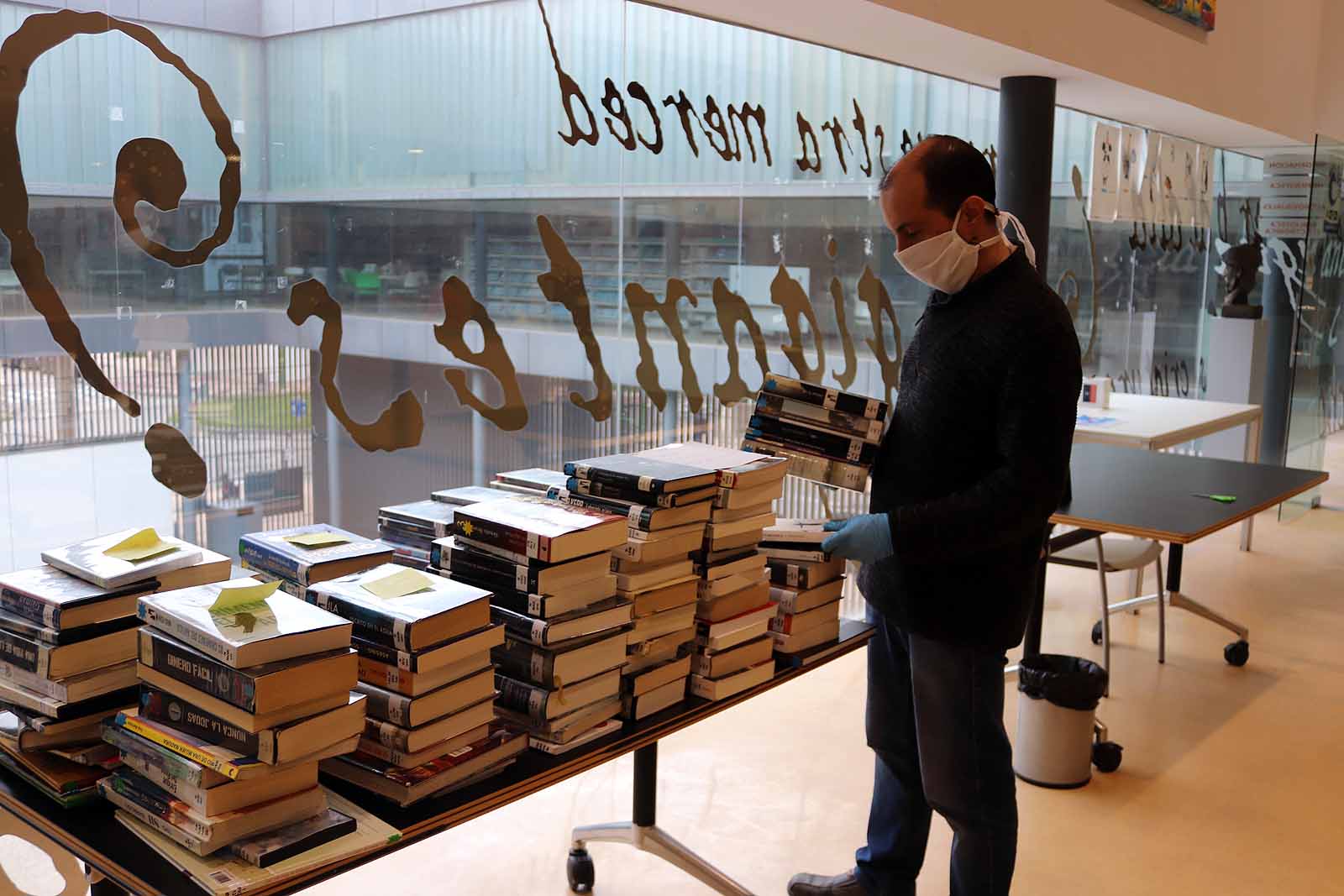 Fotos: Las bibliotecas se preparan para retomar la actividad