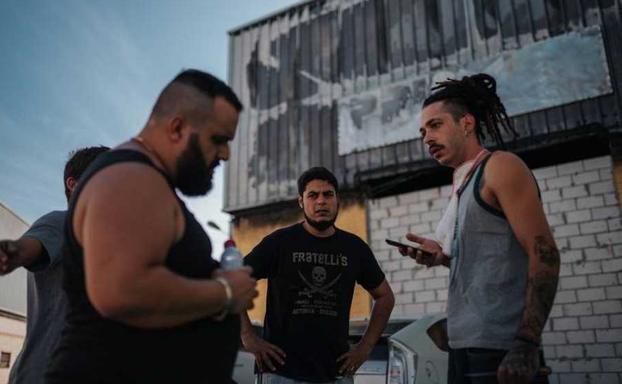 Kike Álvarez, David Sainz y Pablo Nicasso, durante el rodaje de 'Grasa'.