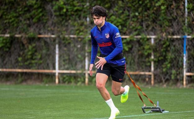 Joao Félix se ejercita con el Atlético. 