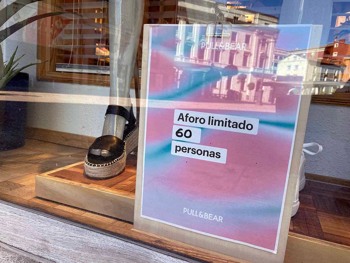 Desescalada Fotos: La apertura de las tiendas &quot;normaliza&quot; la imagen del centro de Burgos