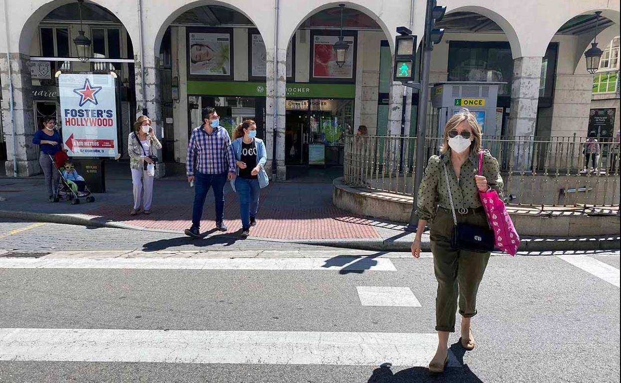 Coronavirus en Burgos: Los burgaleses cumplen la ley y salen con mascarilla