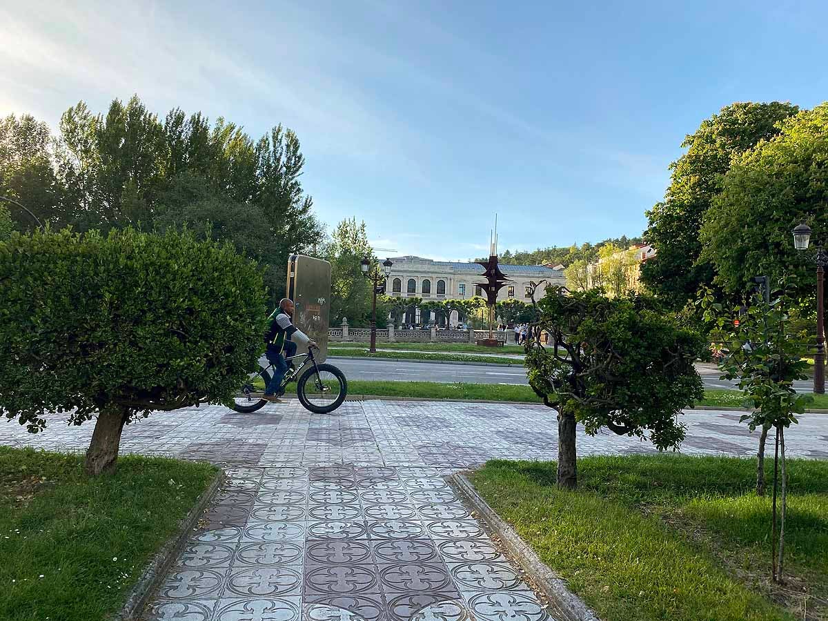 Coronavirus Fotos: Las bicicletas se adelantan al verano en Burgos