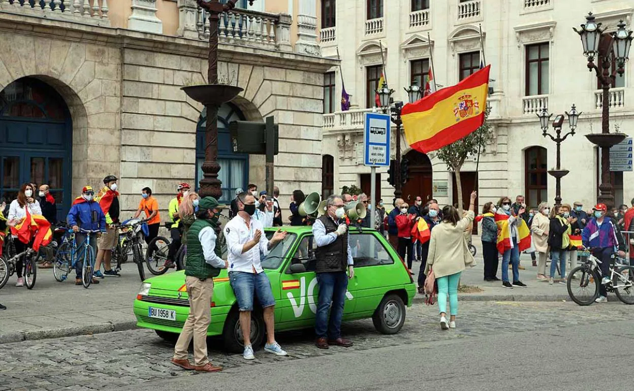 Coronavirus Desfile de banderas en Burgos para exigir la dimisi n