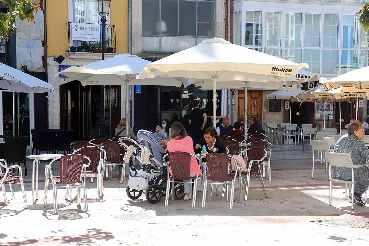 Desescalada Fotos: Las terrazas devuelven la alegría a las calles de Burgos