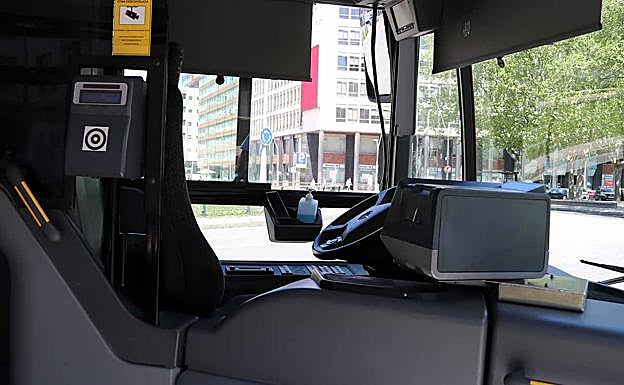 Los conductores de autobuses urbanos de Burgos lamentan que se haya retomado el cobro sin instalar las mamparas de seguridad