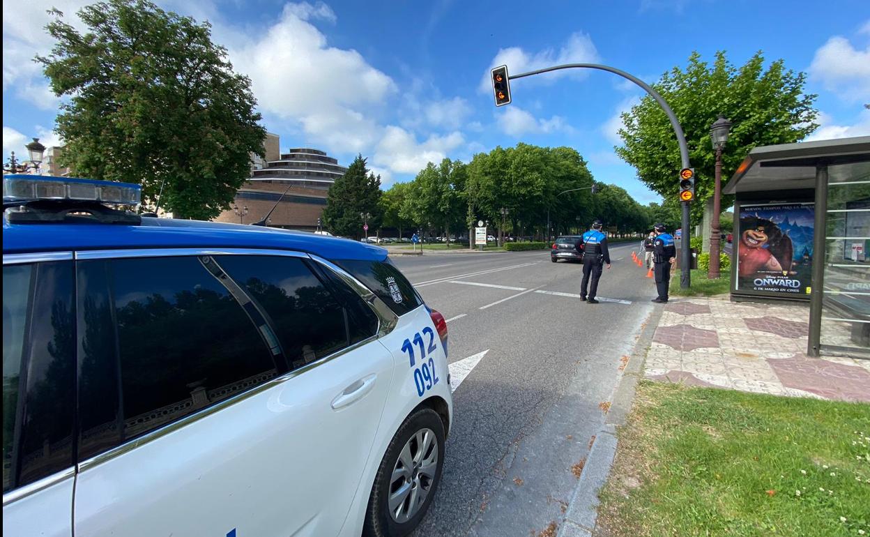 Imagen de archivo de la Policía Local en una intervención en Burgos.
