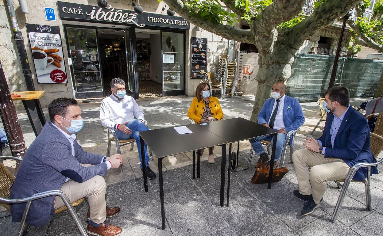 De la Rosa, Marañón, Niño, De la Varga y Jurado han compartido mesa. 