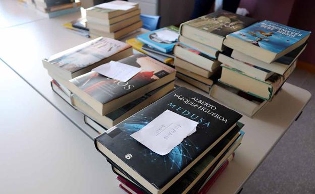 Libros en cuarentena en la biblioteca de Quintanar de la Sierra. 