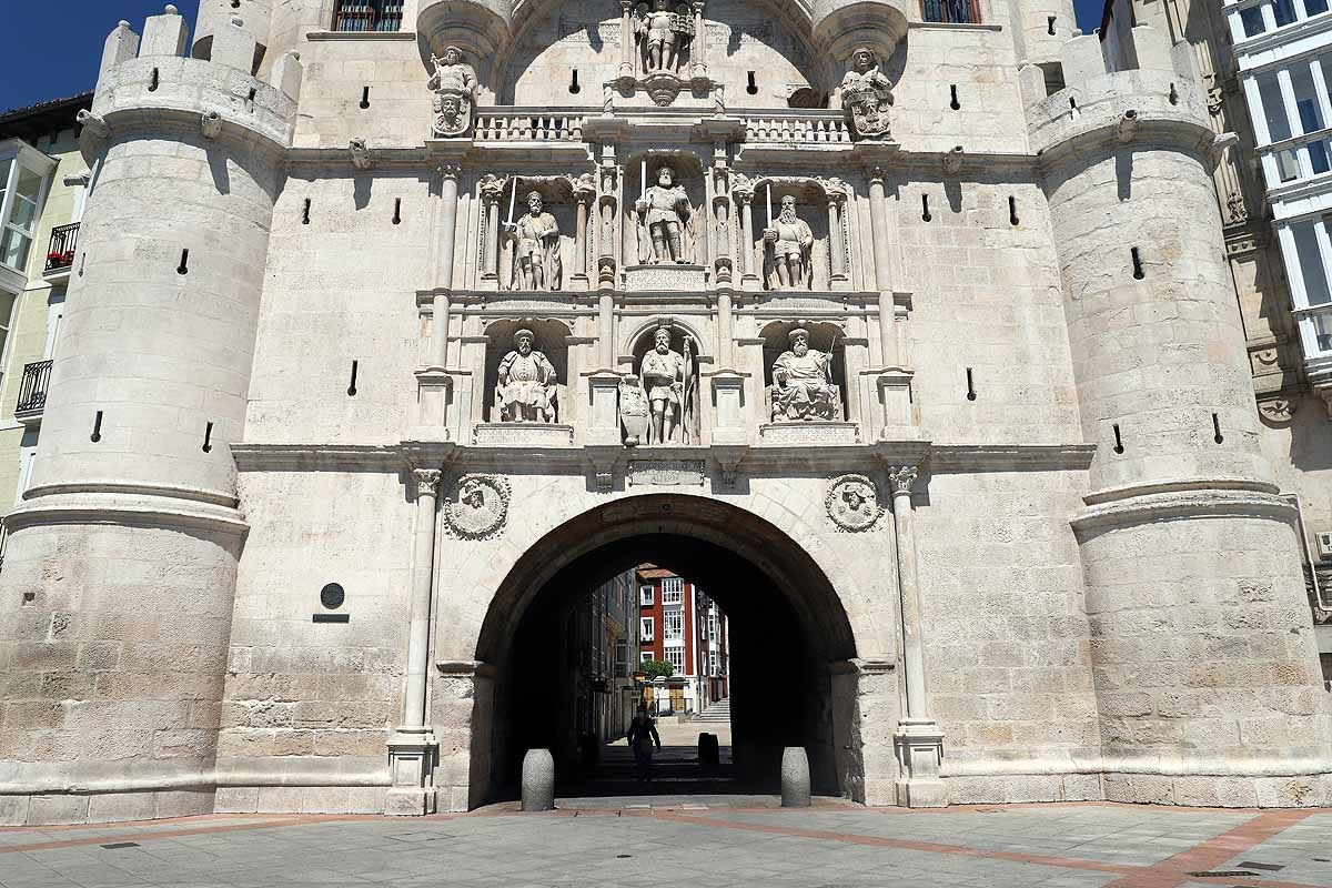 Desescalada Fotos: Reapertura de la sala de exposiciones del Arco de Santa María