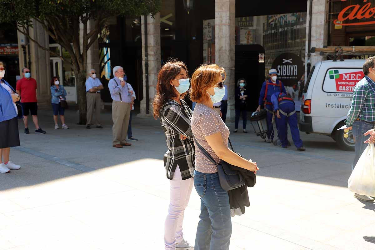 Fotos: Las Instituciones se suman al homenaje por los fallecidos por la covid-19