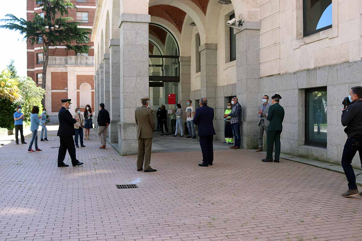 Fotos: Las Instituciones se suman al homenaje por los fallecidos por la covid-19