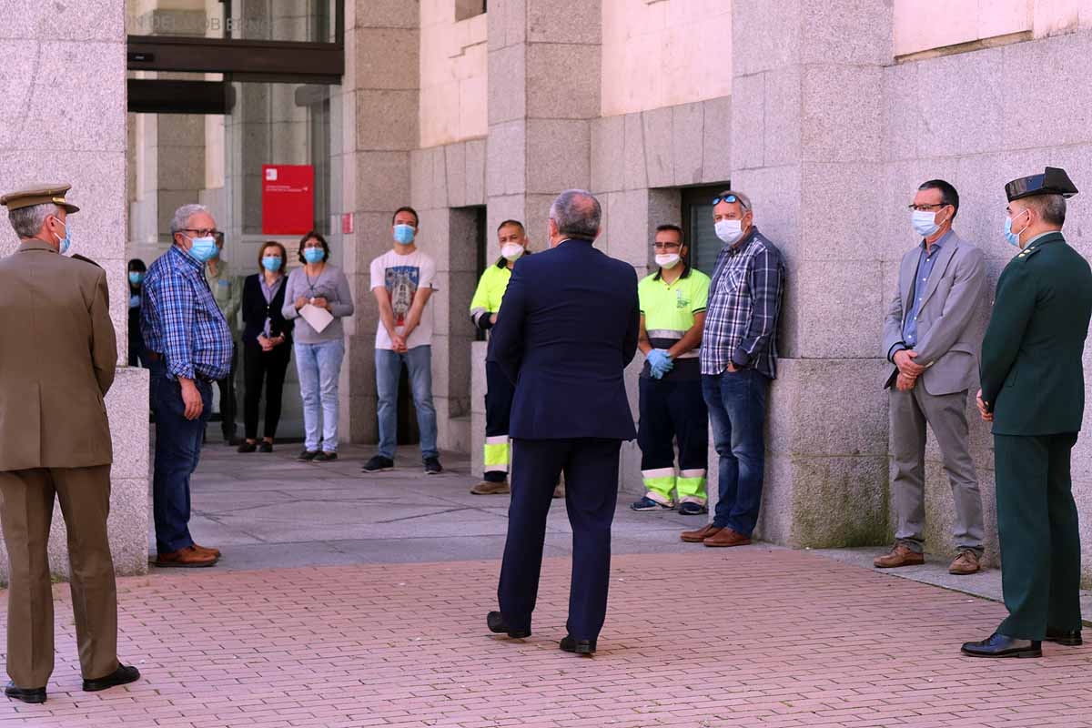 Fotos: Las Instituciones se suman al homenaje por los fallecidos por la covid-19