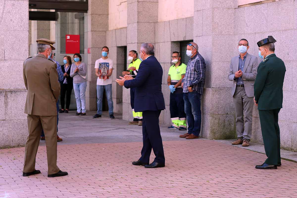 Fotos: Las Instituciones se suman al homenaje por los fallecidos por la covid-19