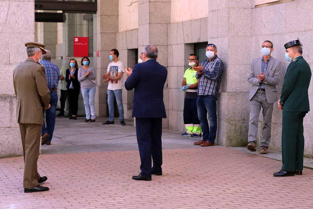 Fotos: Las Instituciones se suman al homenaje por los fallecidos por la covid-19